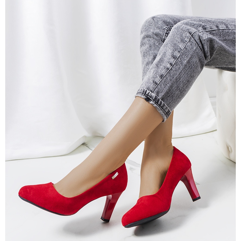 Red pumps on a Calista heel 1