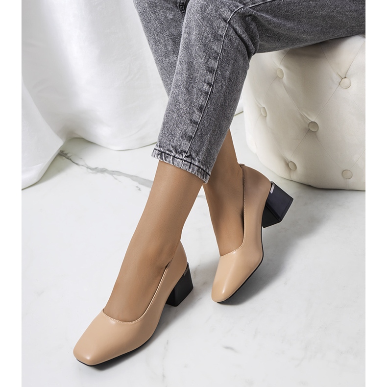 Leather beige pumps on the Vasila post 1