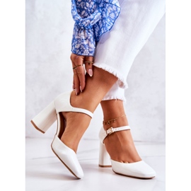 PG1 Fashionable Lacquered Pumps On A White Maoris Bar 2