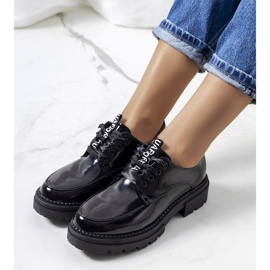 Black lacquered shoes from Aike 1