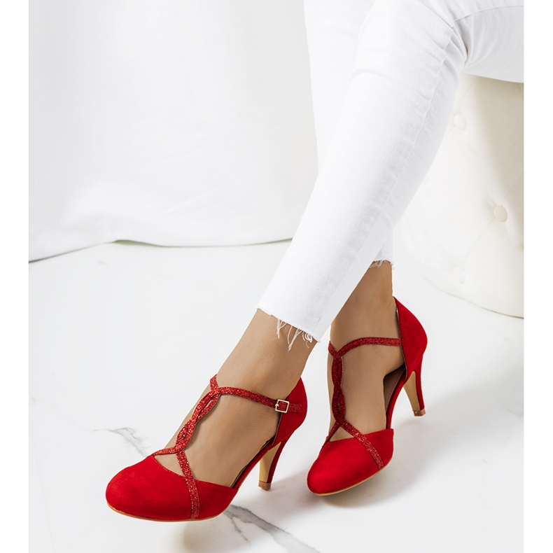 Red pumps on the Luiken heel 1