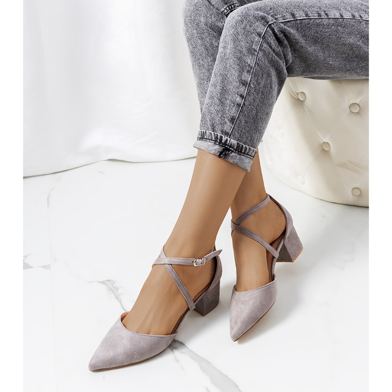 Gray pumps on the Terra post grey 1