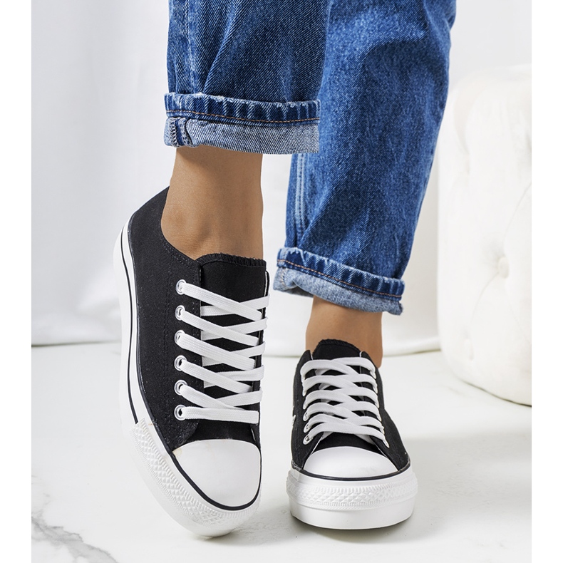 Black sneakers on the Wessel platform 1