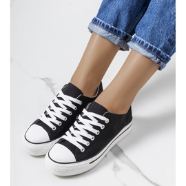 Black sneakers on the Wessel platform 2