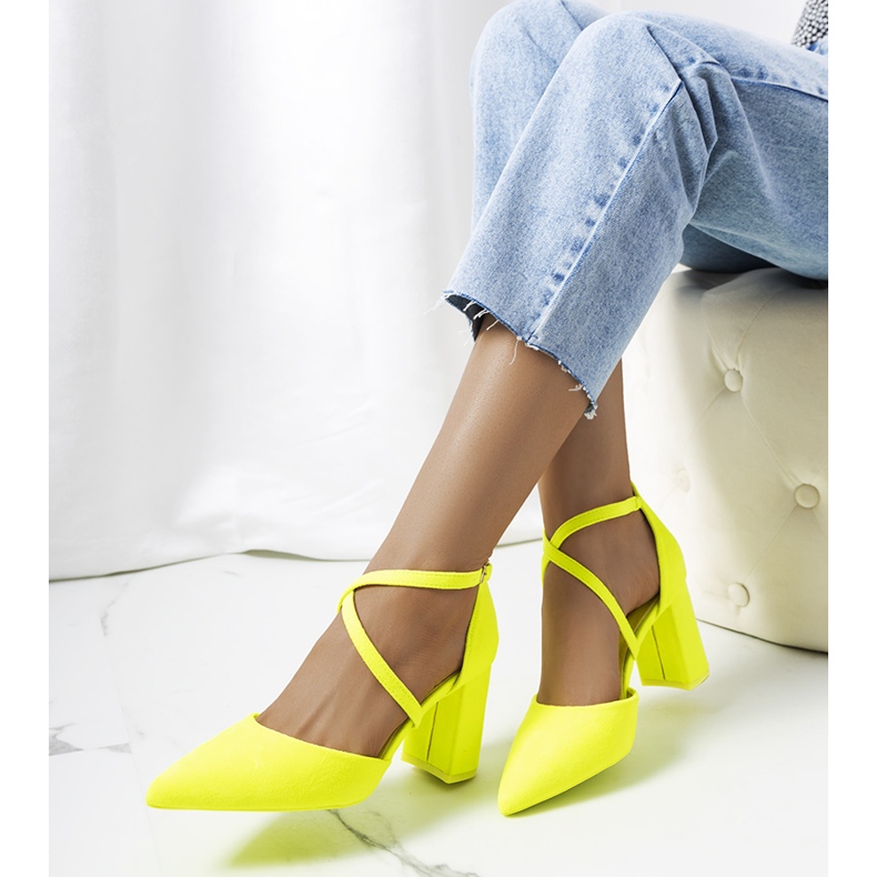 Neon yellow pumps on the Hassing post 1