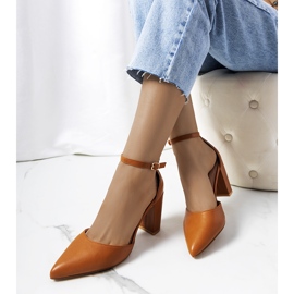 Camel pumps on the Jorine post brown 1