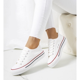 White sneakers on the Wessel platform 1