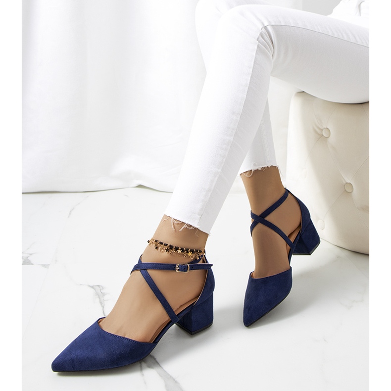 Navy blue pumps on the Terra post 1