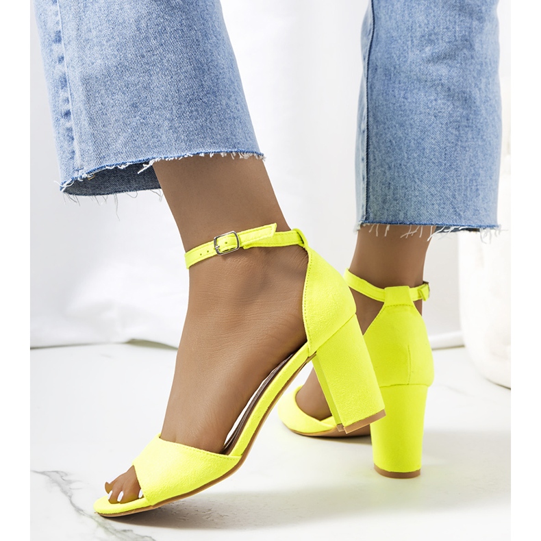 Neon yellow sandals on the Polet post 1