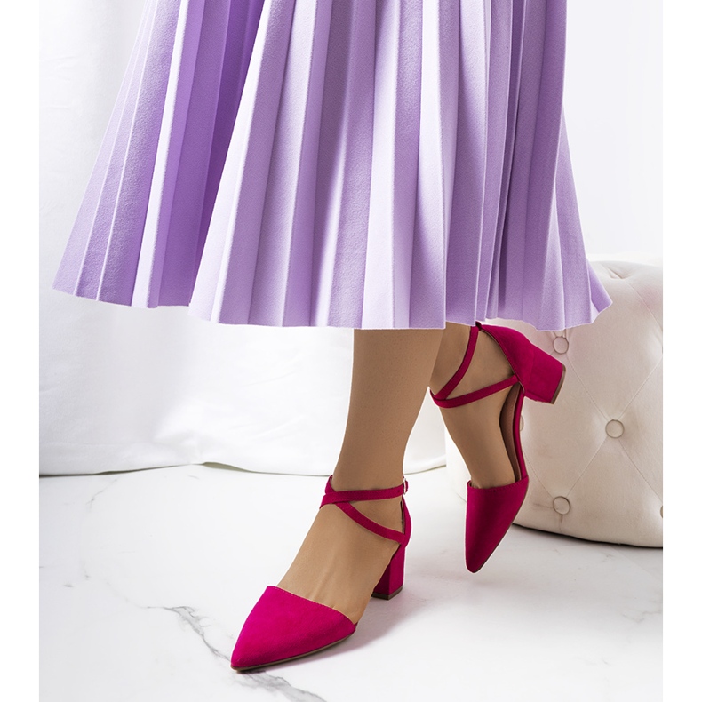 Pink pumps on the Hyde post 1