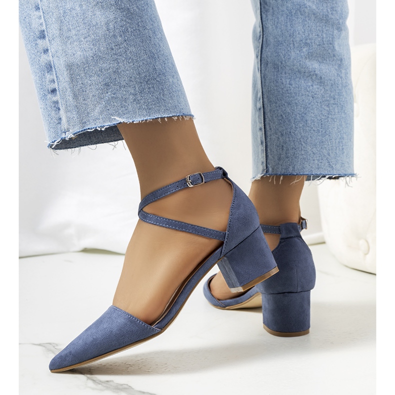 Blue pumps on the Hyde post 1