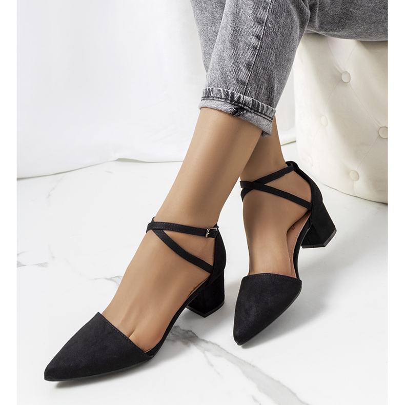 Black pumps on the Hyde post 1