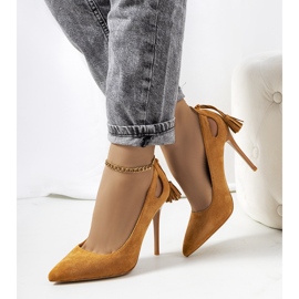Brown heels with decorative Anthe cutouts 1