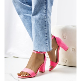 Pink sandals on the Karella post 1
