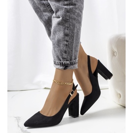 Black pumps with an open heel from Leest 1