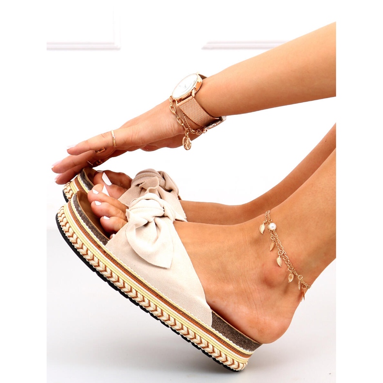 Flip-flops on a decorated Lane Beige sole 1