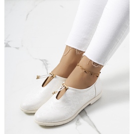 White women's shoes from Bech 1