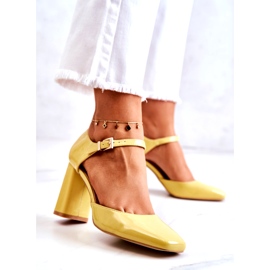 PG1 Fashionable Lacquered Pumps On A Yellow Maoris Bar 1
