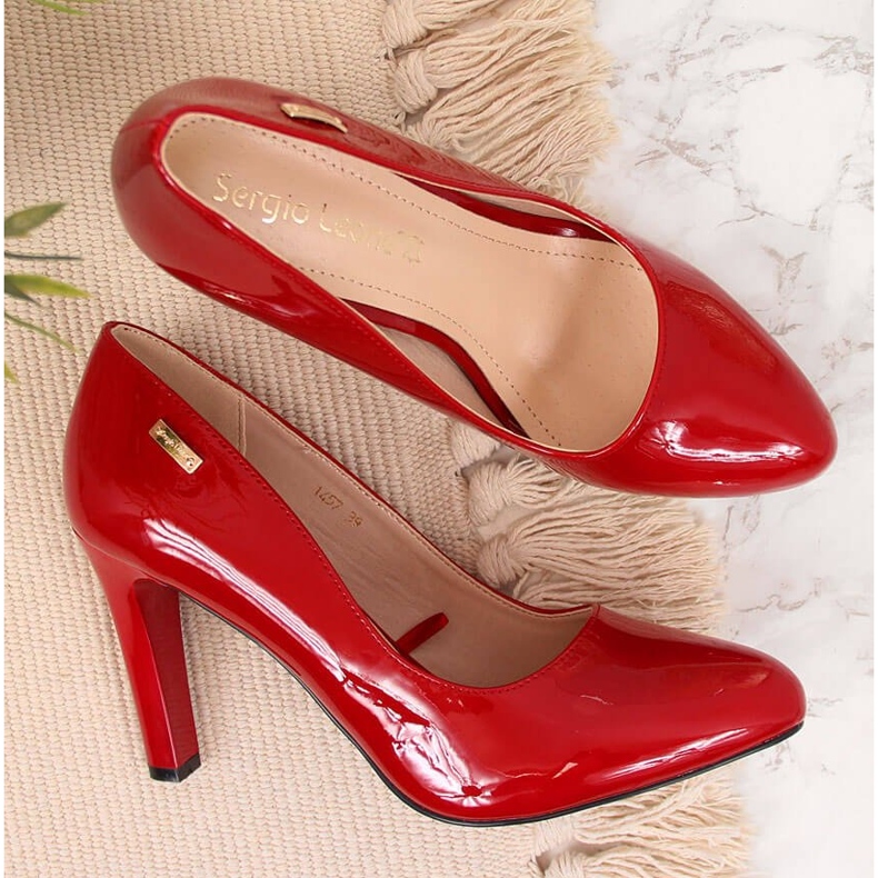 Red pumps lacquered on the Sergio Leone post 2
