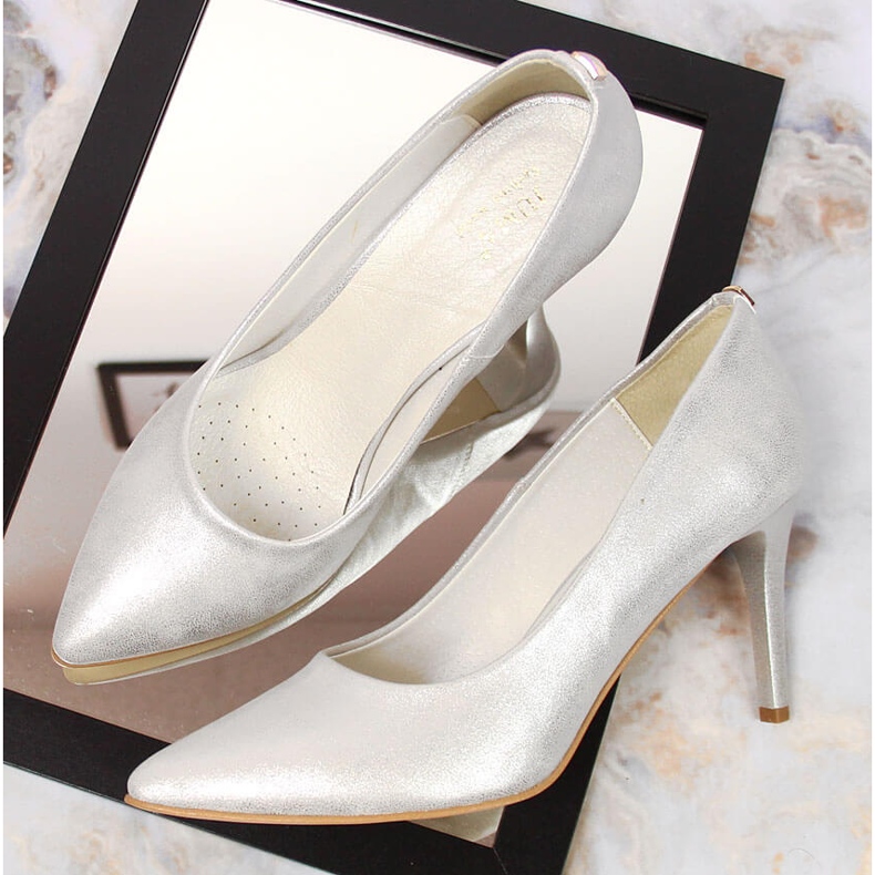 Silver shiny Juma pins 1