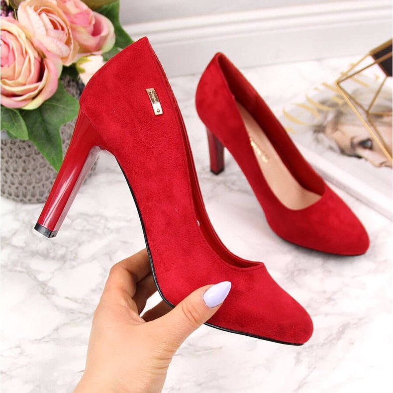 Pumps on a red Sergio Leone suede pillar 1