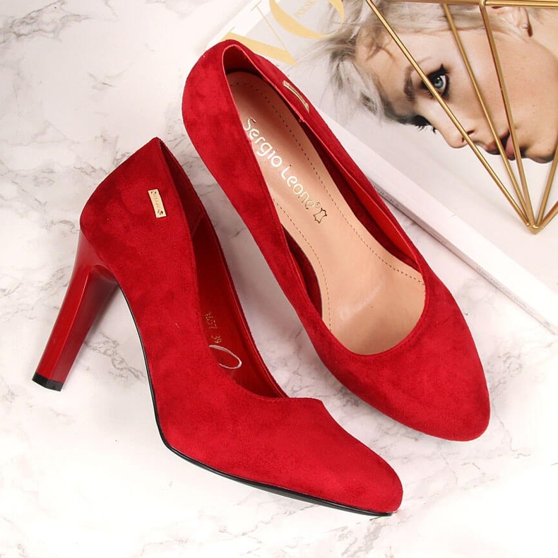 Pumps on a red Sergio Leone suede pillar 2