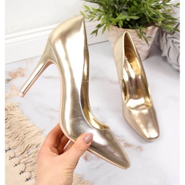 Pumps on a gold Seastar heel golden 2