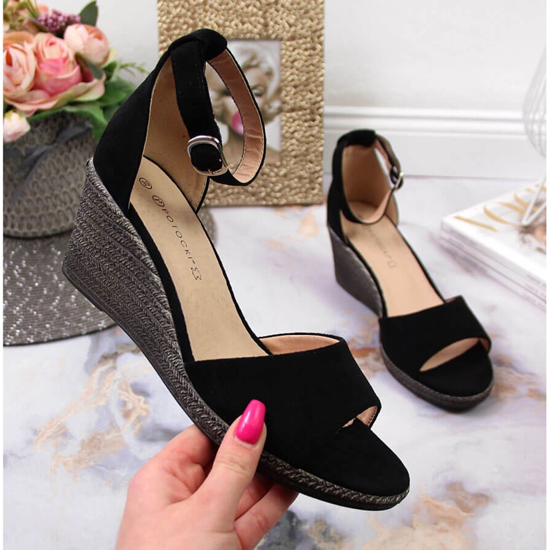 Women's black wedge sandals Potocki 1