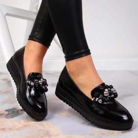 Women's shoes lacquered with black Potocki beads 1