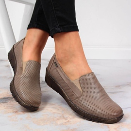 Leather women's shoes on the wedge Helios 350 beige 1