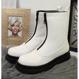 Women's white eVento workers with a zipper at the front 2