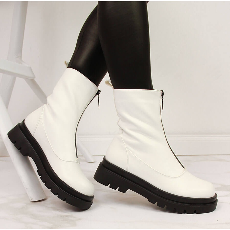 Women's white eVento workers with a zipper at the front 1