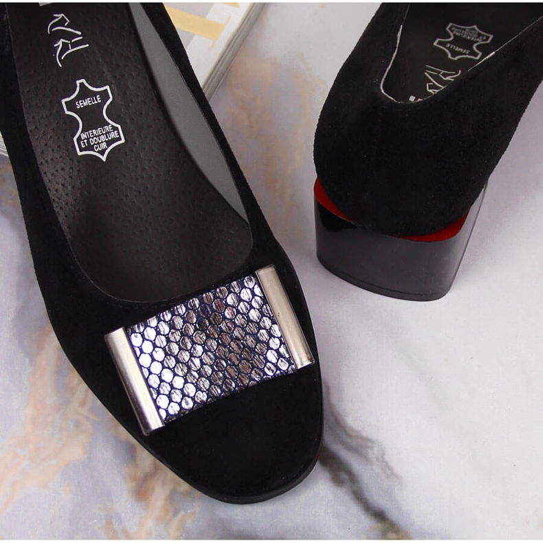 Pumps on a black Jezzi suede block 2