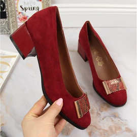 Pumps on a block of maroon Jezzi suede red 1