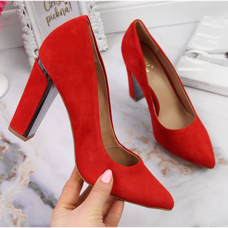 Leather velor pumps on a red Juma post 1