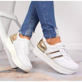 Leather women's shoes on the white Filippo platform 1