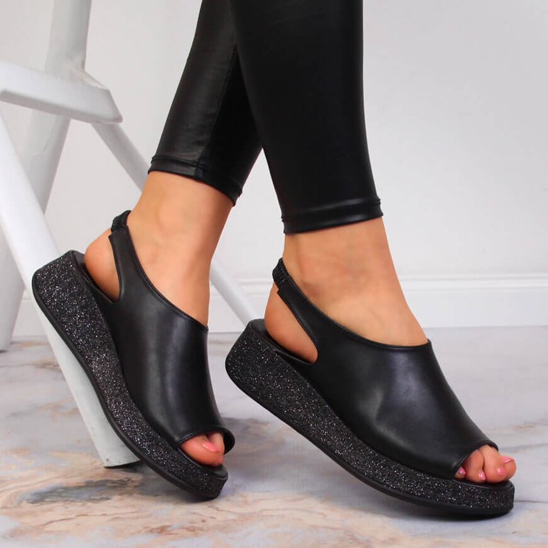 Women's black sandals on the Navy Dot platform 1