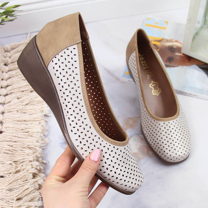 Women's openwork shoes with a beige wedge Jezzi 1