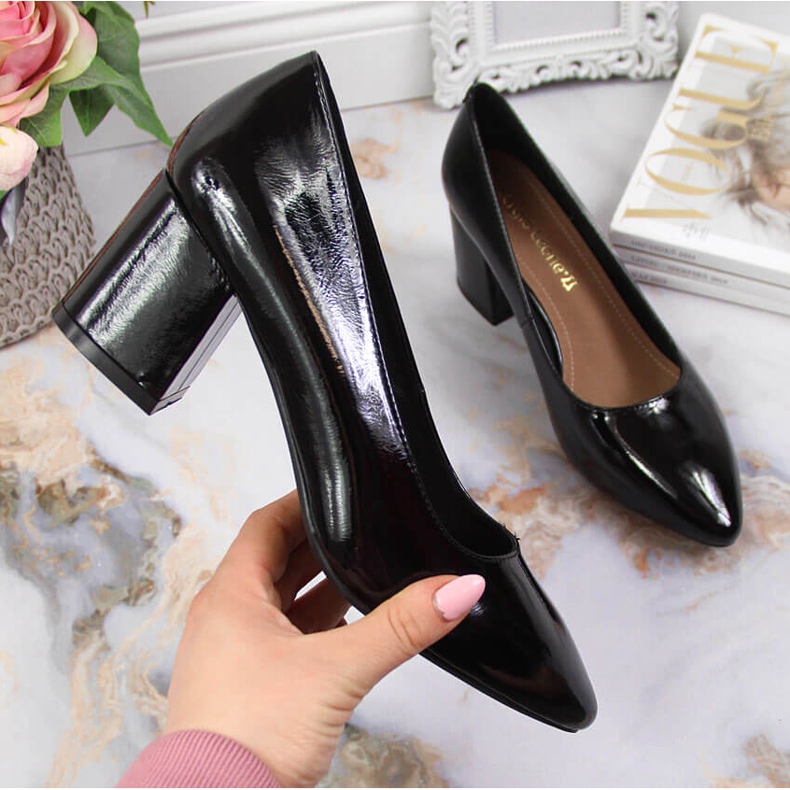Sergio Leone Pumps on a black lacquered Serio Leone post 1