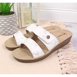 White Inblu Velcro women's slippers 2 White Inblu Velcro women's slippers 2