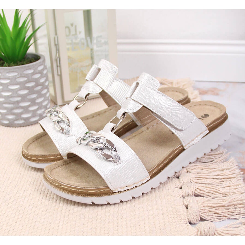 White Inblu Velcro women's slippers with a chain 2