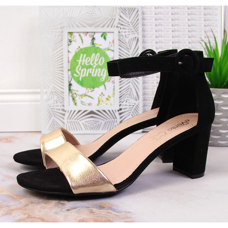 Black and gold women's sandals on the post eVento 2