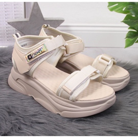 Women's beige sandals on the sports platform NEWS 2