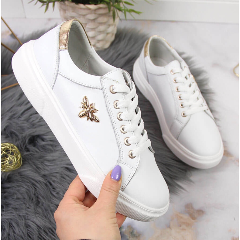Women's leather shoes with a white Vinceza platform 1
