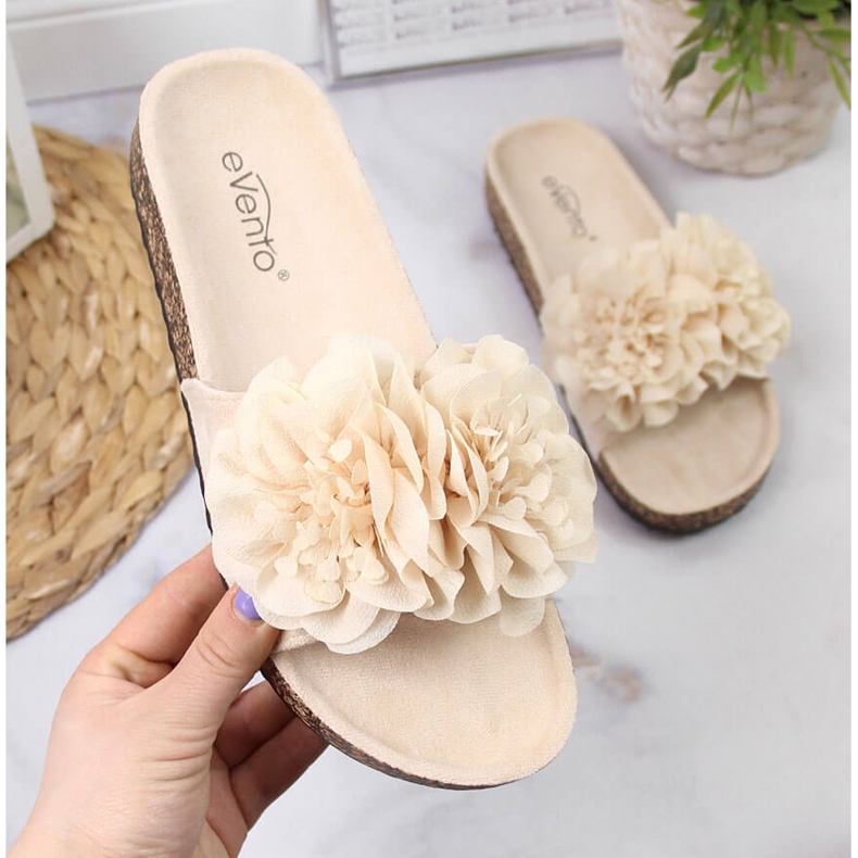 Beige women's slippers with flowers eVento 1