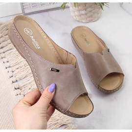 Women's leather slippers on a beige Helios 105 wedge 1