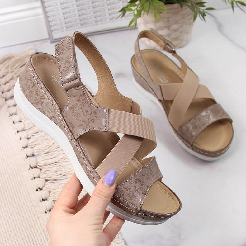 Women's leather sandals with comfortable elastics Helios 100 beige 1