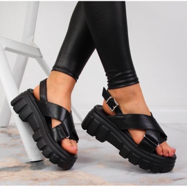 Women's sandals on the black Jezzi platform 1