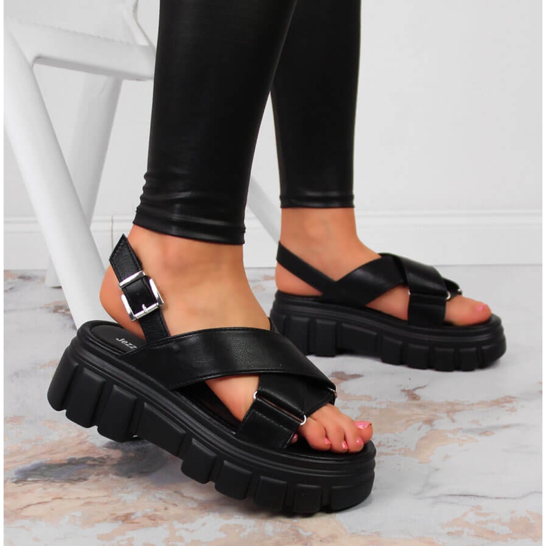 Women's sandals on the black Jezzi platform 2