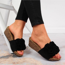 Women's black wedge slippers with flowers eVento 1